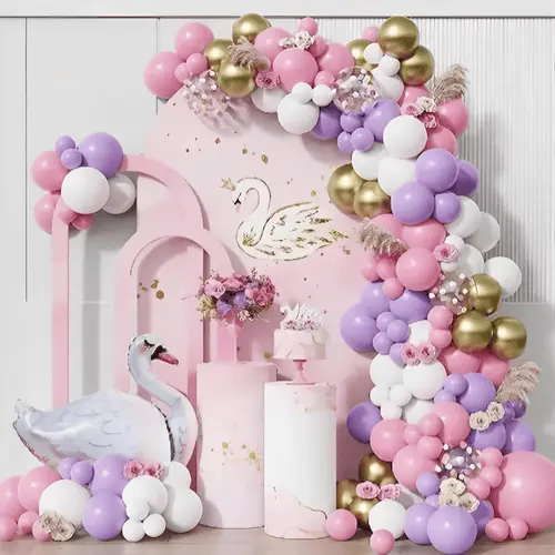 Labutí balónový oblouk